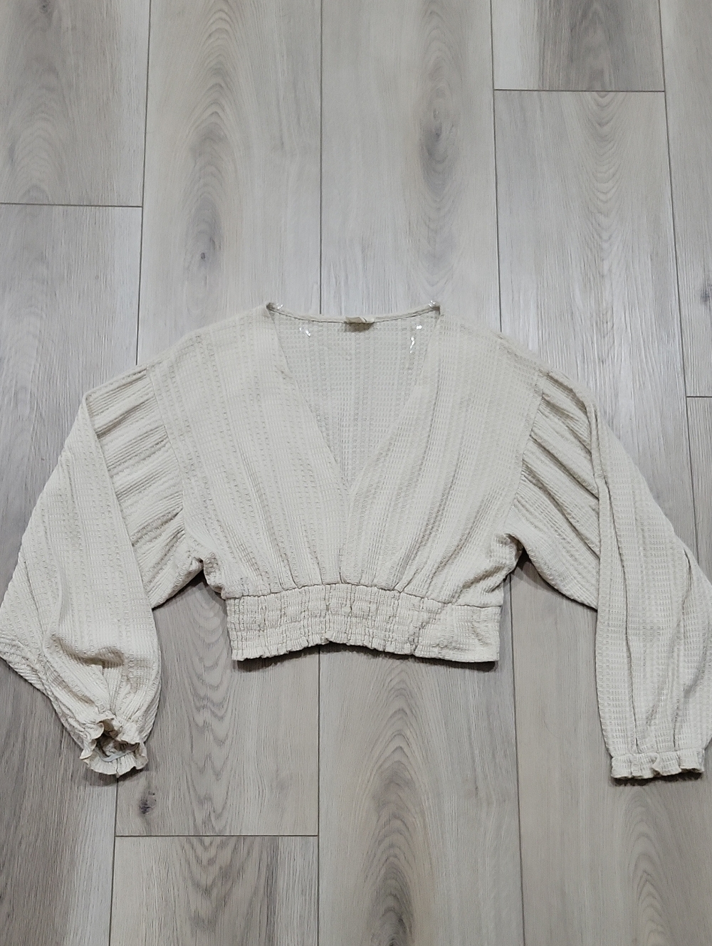 Peach Love California Cream Cropped V-Neck Balloon Sleeve Top